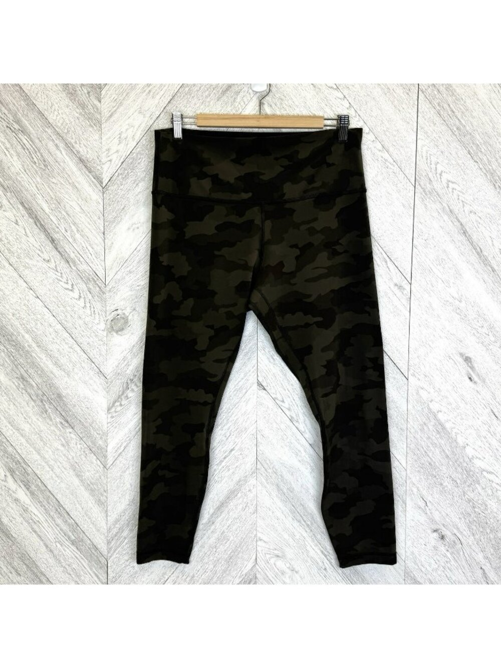 Lululemon Align High Rise Leggings Womens Size 14 Green Camo 25" Inseam
